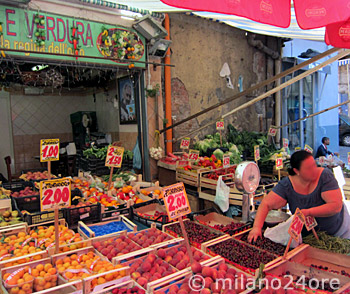 Frisch und günstig kauft man auf dem Fischmarkt in Neapel