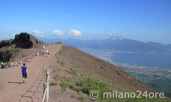 Die Skyline von Neapel und der Vesuv
